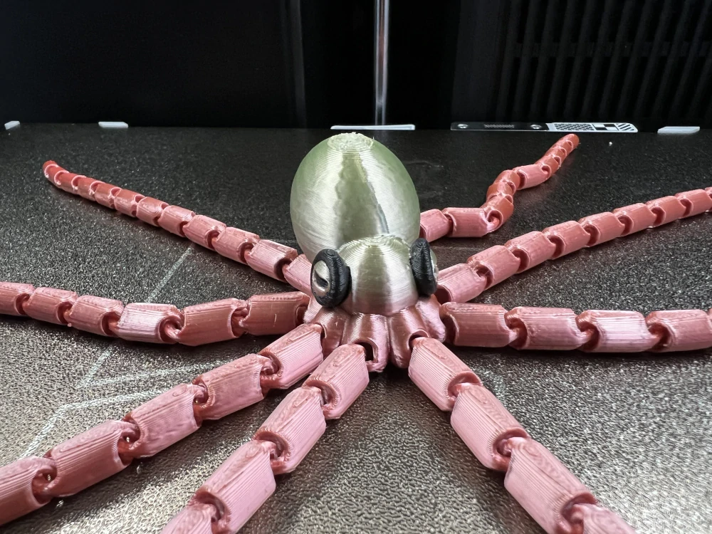 Flexi chobotnice XXL – pohyblivá dekorace (šířka 37 cm)
