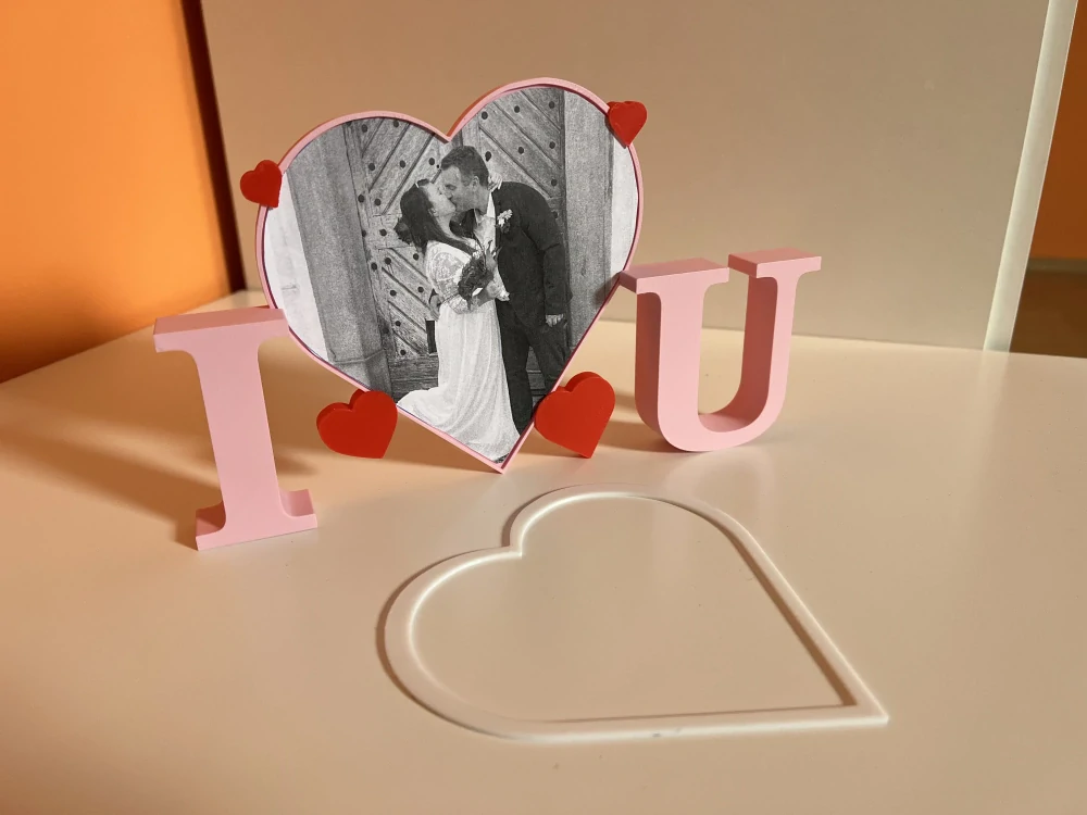 Rámeček na fotku I ♥ U – stojící dekorace ve tvaru srdce
