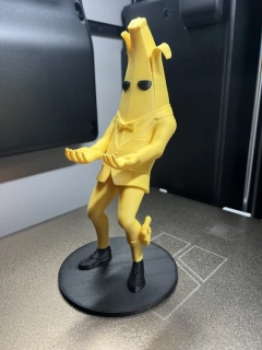 Držák na ovladač Banán Gentleman – 3D tištěný (výška 22 cm)